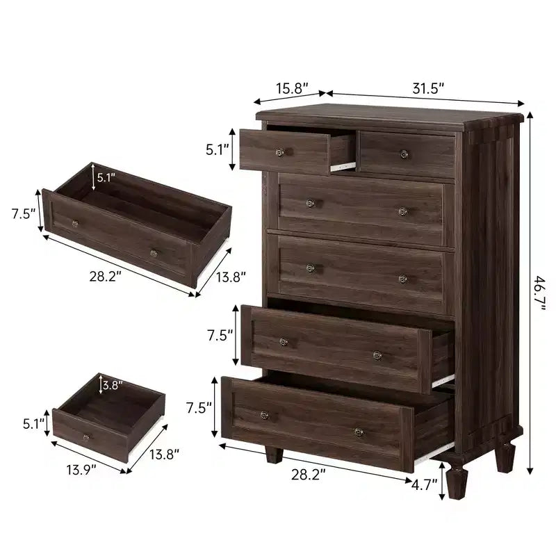 Commode haute 47 avec poignées sculptées et pieds fuselés pour chambre à coucher