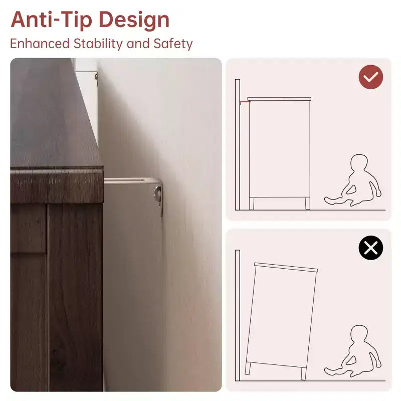 Commode haute 47 avec poignées sculptées et pieds fuselés pour chambre à coucher