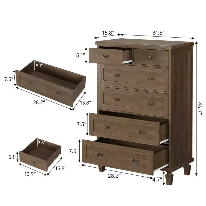 Commode haute 47 avec poignées sculptées et pieds fuselés pour chambre à coucher