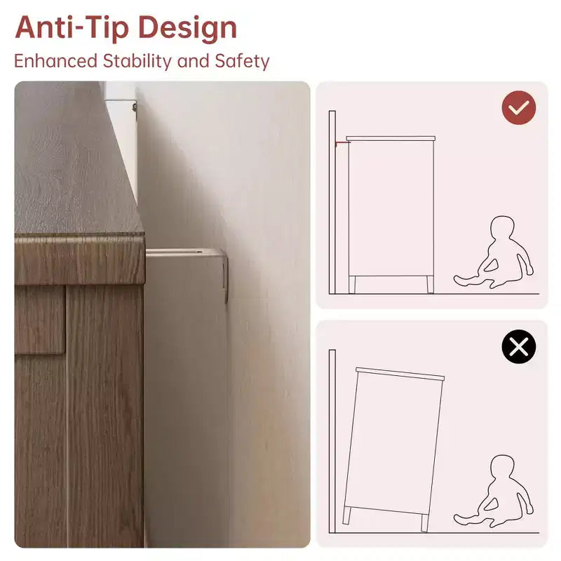 Commode haute 47 avec poignées sculptées et pieds fuselés pour chambre à coucher