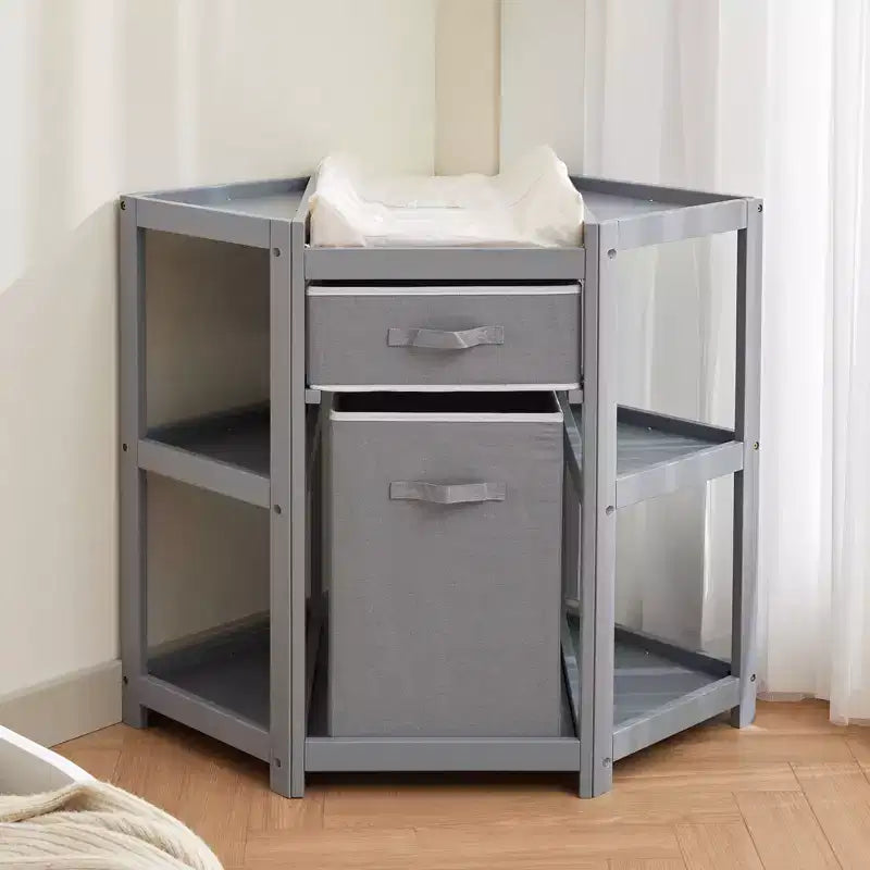 Table à langer d'angle compacte avec tiroir de rangement, panier à linge et matelas imperméable, meuble à langer moderne en bois pour chambre d'enfant, gris